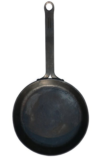 handgeschmiedete pfanne mit stahlgriff